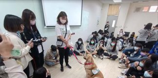 亞大職能治療系開設全國唯一「動物輔助治療」專業課程。圖／亞洲大學提供