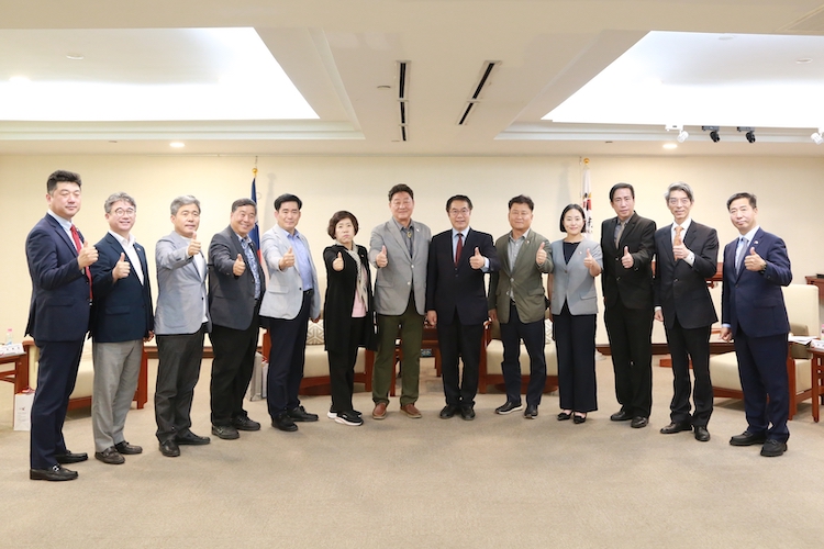 韓國慶州市議員代表團訪台 拜會黃偉哲盼深化交流