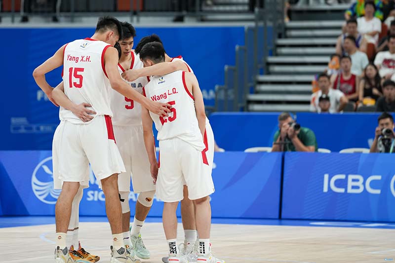 成都世大運31日男籃預賽最終戰,台灣「中華台北」男藍以97:84逆轉勝大陸男籃。對此,大陸網友一片罵聲,指是「恥辱性崩盤」,在自家門口遭屠殺。圖/取材微博