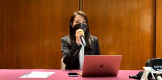 新竹市長高虹安遭檢方起訴後，召開記者會說明。圖／翻攝自高虹安臉書直播