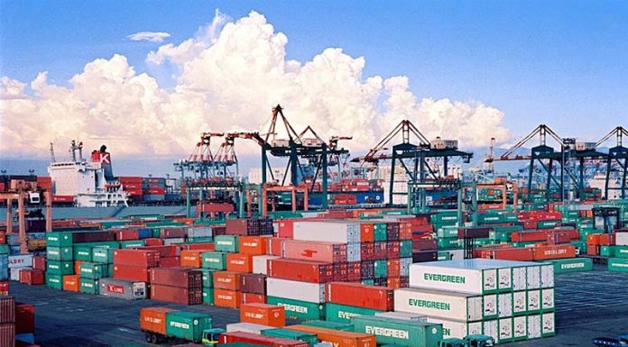 台灣對大陸貿易占比將近四成，大陸央行降息救經濟對台灣產業衝擊極大。圖／取自高雄港務局官網