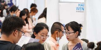 7月24日，北京朝陽區舉辦大學畢業生就業招聘會。圖／新華社
