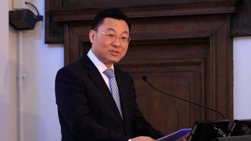 美商務部長雷蒙多出訪前,特意與中共駐美大使謝鋒會面,謝鋒指中美同在一條船上,籲雷蒙多取消對陸高額關稅,並解除經貿制裁。圖/新浪網