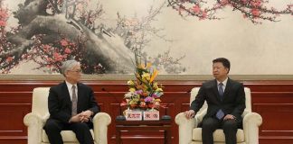 圖為國民黨副主席夏立言（左）與國台辦主任宋濤今年2月的會面。圖／取自國台辦微博