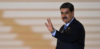委內瑞拉總統馬杜羅訪中前，在國內受訪說，自己用的就是華為手機，並呼籲委國科學家學習大陸技術創新能力。圖／引自上觀新聞