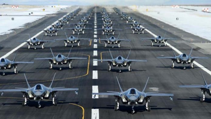 美國猶他州的希爾空軍基地舉行「大象漫步」飛行演習，52架F-35A參與。圖／取自第388阿富汗聯隊臉書