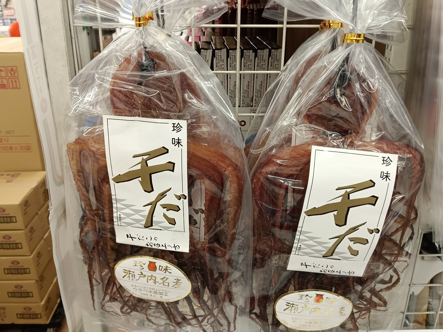 在三原,便利商店都可以買到各式各樣的章魚干。它可做主菜、可當配菜、可熬湯提供鮮味、可搭米煮章魚飯,變化萬千的它,是廚師們大展身手的利器。