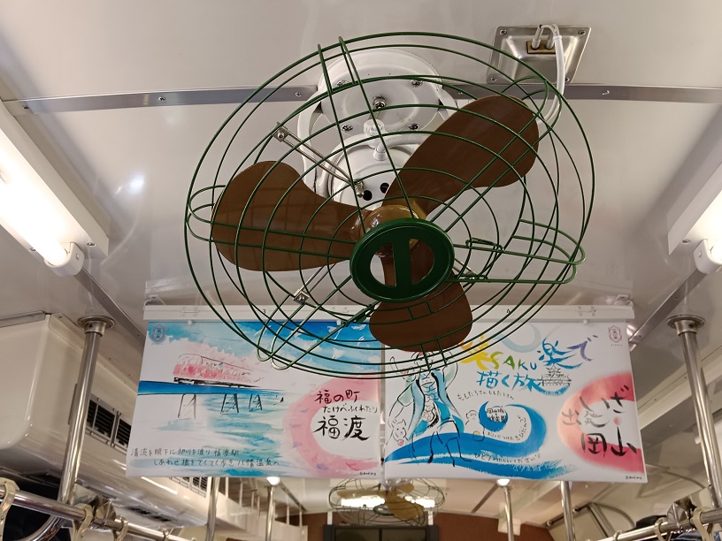 天花板上的懸吊式風扇。