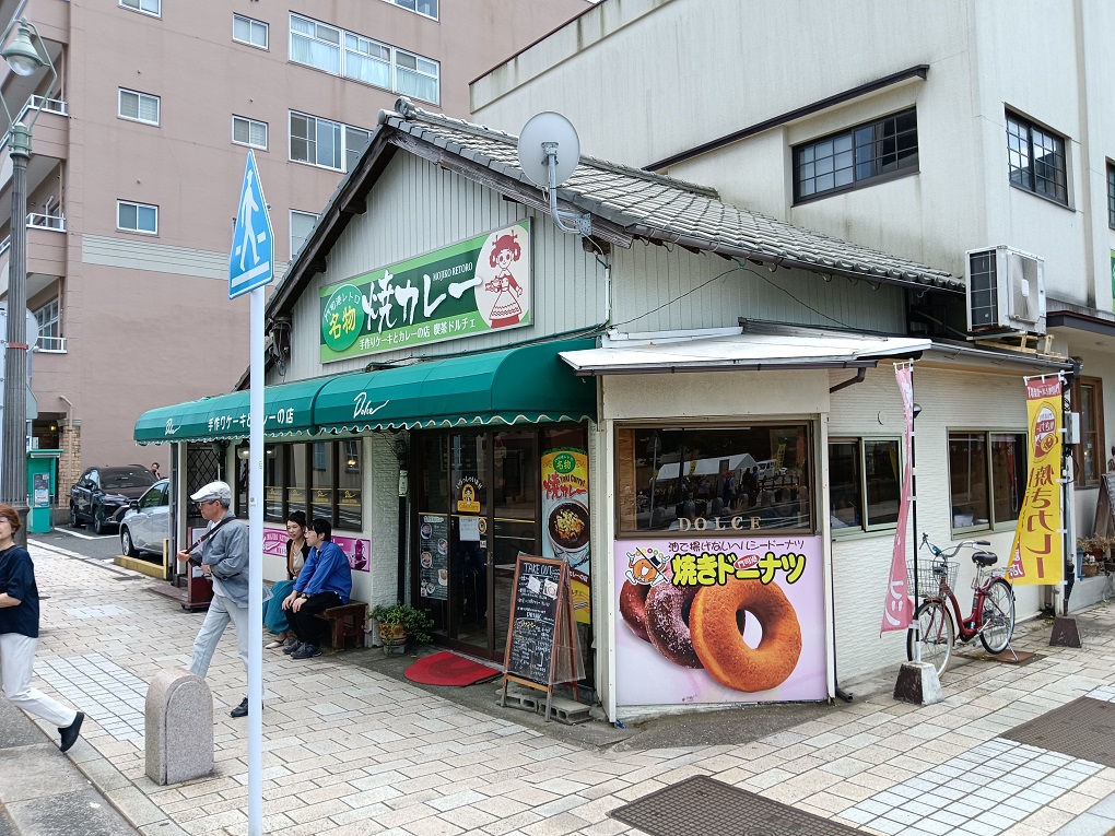 在門司港逛街,燒咖哩的店家隔三差五就會浮現。