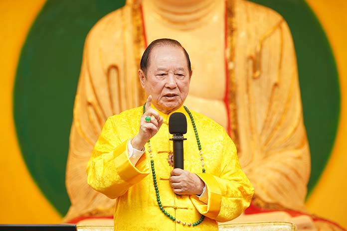 關西藥師佛禪寺今年的元旦祈福點燈活動很不一樣！悟覺妙天禪師親自傳授高階禪法首度公開，這也是悟覺妙天禪師弘法41年來的首次親揭心法。（攝影／石雨鑫、陳曉玫、郭歷軒）