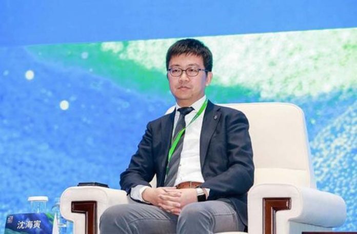 奇點聯合創始人兼CEO沈海寅成立之初曾誇海口，奇點將引用小米模式打造比特斯拉更好的汽車。圖為沈海寅2019年參加論壇時，曾呼籲政府放寬對汽車行業的限制。圖／取材新浪財經