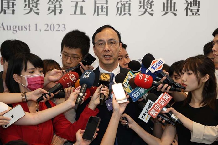 朱立倫表示，國民黨內參民調侯友宜已經超越柯文哲。圖／朱立倫辦公室提供