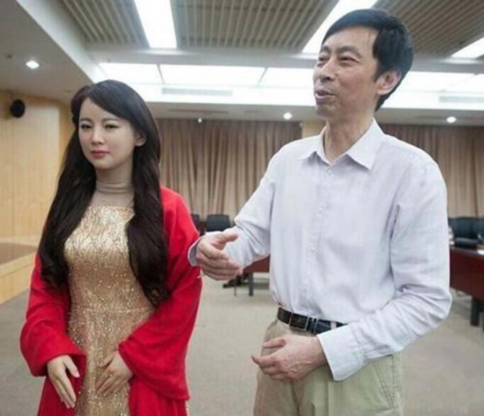 大陸著力AI研究，早在5年前就推出「仿真機器人」。圖／搜狐網