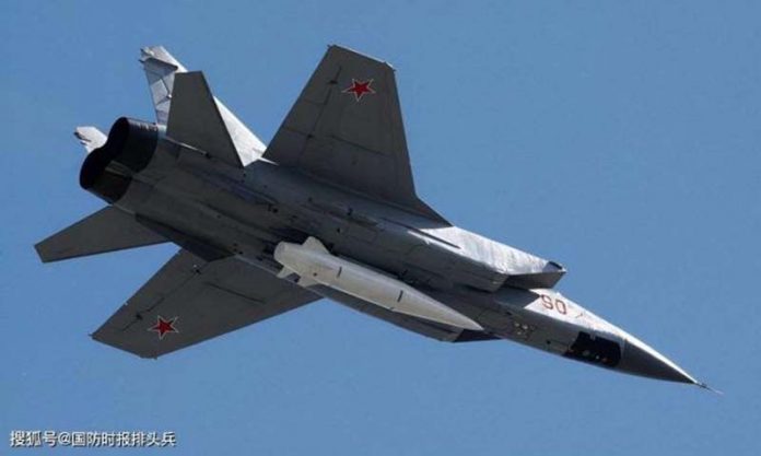 米格-31K戰機搭載匕首導彈 。圖／截圖取自搜狐網