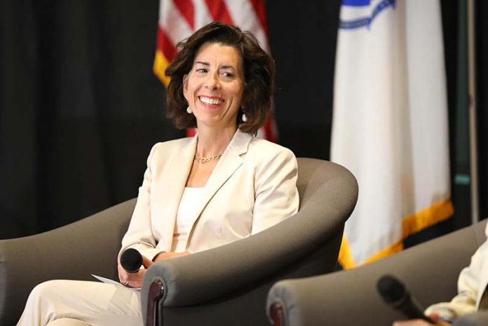 美國商務部長雷蒙多27日將前往北京、上海訪問3天。圖／取自臉書Secretary Gina Raimondo