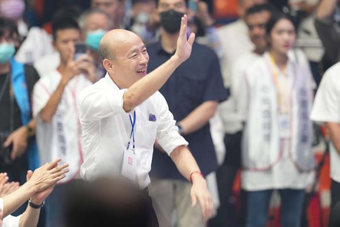 前高雄市長韓國瑜表態，願出面協商非綠整合，但應獲國民黨中央授權，才名正言順。圖／取材韓國瑜臉書