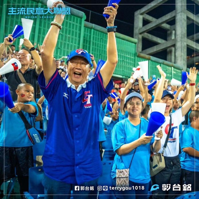 民進黨總統參選人賴清德拋出「0到6歲國家一起養2.0方案」，鴻海創辦人郭台銘說歡迎抄襲政見，但為何不直接從10月1日開始實施？圖／引自郭台銘臉書