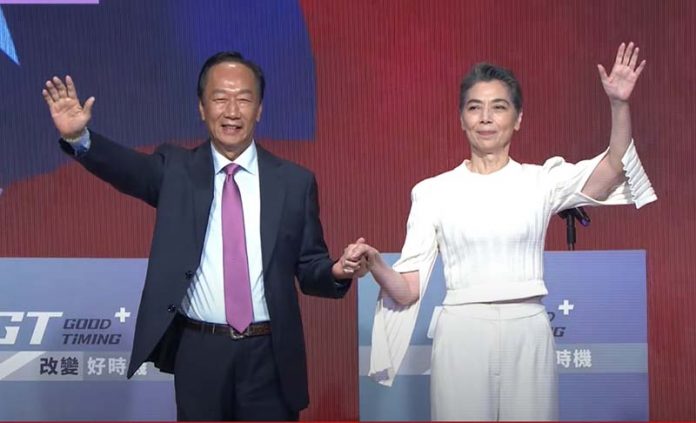 鴻海創辦人郭台銘宣布副手人選為戲劇《人選之人》的演員賴佩霞。圖／引自郭台銘YT直播