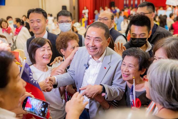 媒體最新2024總統民調顯示，侯友宜若與柯文哲搭配參選，對上賴清德與蕭美琴的組合，侯、柯無論誰正、誰副，領先幅度均在8個百分點以上。圖／引自侯友宜臉書