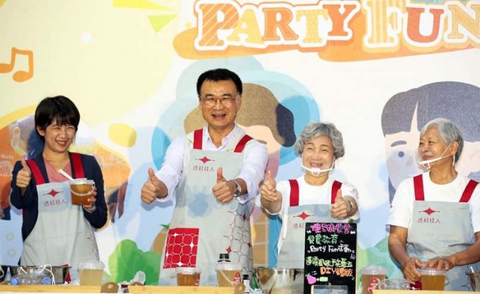 農業部長陳吉仲面對雞蛋爭議延燒，強調最辛苦的就是農業部及負責執行的畜產會。圖／引自陳吉仲臉書