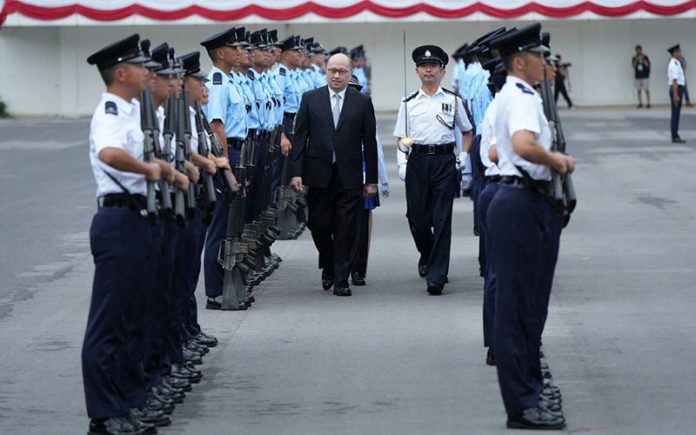 自香港回歸以來，員警結業會操檢閱官首次由香港中聯辦主任鄭雁雄擔任。圖／政知見微信公眾號