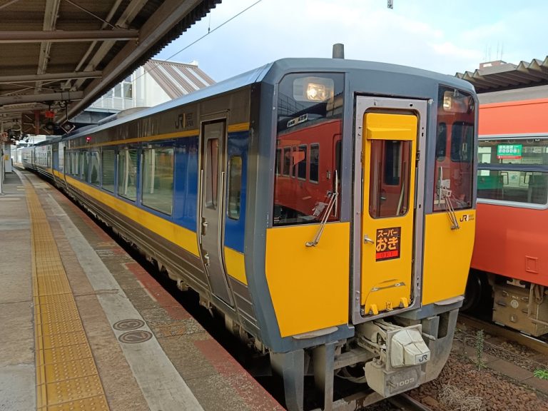 觀光特急線 / 超級隱岐，帶您一次盡覽山海美景。（小空姐）