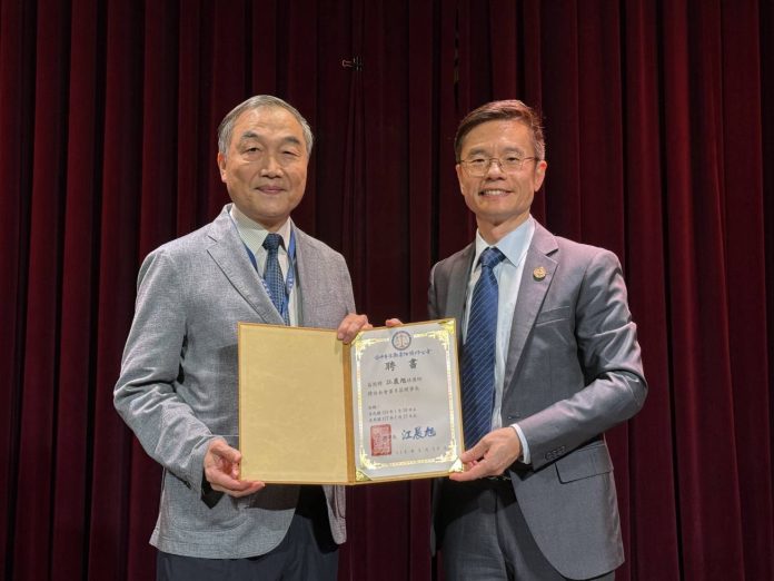 中市不動產估價師公會理事長連任及授證典禮　黃副市長：秉持專業為社會服務