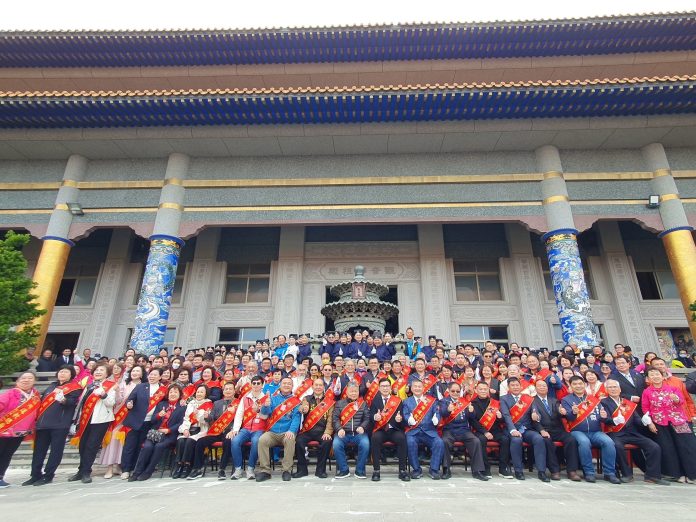 無極三清總道院慶道祖及觀音聖誕-上千人揮毫競賽　中市民政局長感謝弘揚中華文化