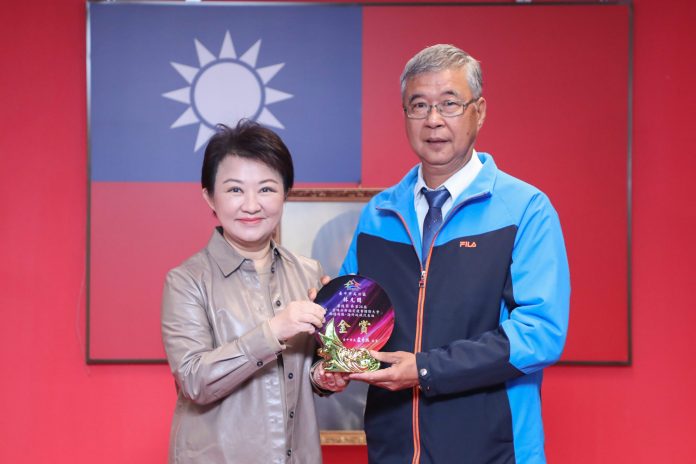 烏日區農友林凡閔榮獲國際稻米大獎　盧市長頒獎表揚卓越貢獻