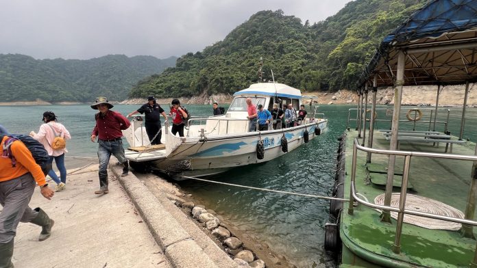 石碇墓區限定航道開通　翡翠水庫掃墓專船啟航　清明便捷祭祖