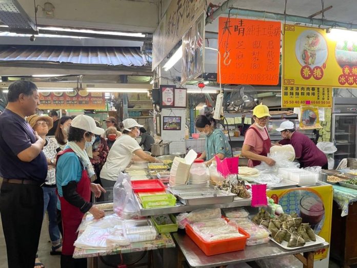 連假前夕加強督導管理！嘉義市傳統市場湧現採買人潮　買得開心、吃得安心