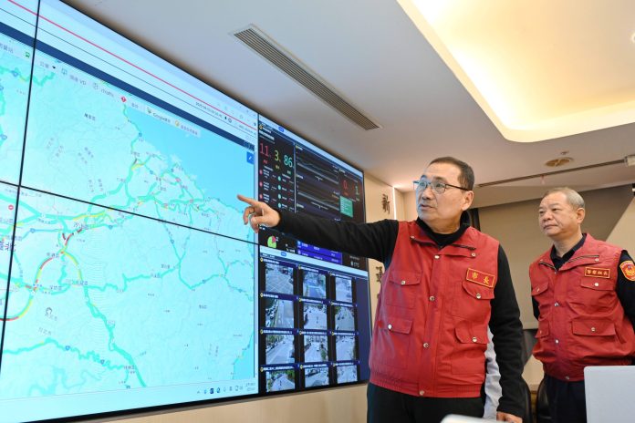 關心清明連假首日路況　侯友宜視訊連線墓區交通疏導　籲多利用接駁專車