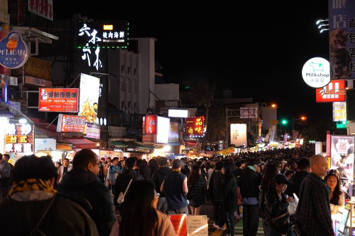 台灣祭首日30萬人擠爆　墾丁大街榮景再現