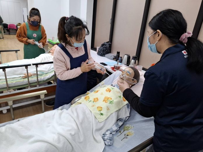 減輕長照家庭負擔　中市勞工局培訓照顧服務員-即日起受理報名