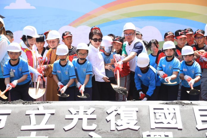 「給孩子一個禮堂計畫」再推進！　中市光復國中小活動中心動土-盧市長：拉齊教育資源