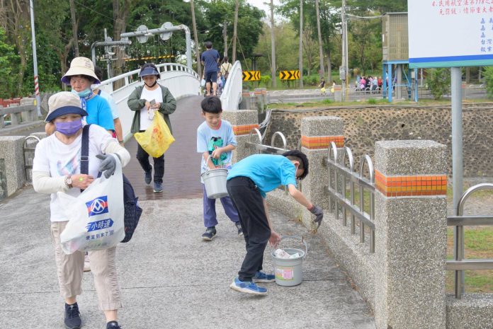 跑出綠色希望！嘉義「淨嘉慢跑」齊力撿垃圾迎地球日