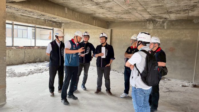 中市都發局完成清水老舊建物塌陷物清除作業　感謝鄰地地主、里長及清水公所協助