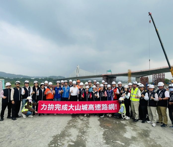 在地居民感動見證歷史時刻！　東豐快速道路第3、4標成功「接合」