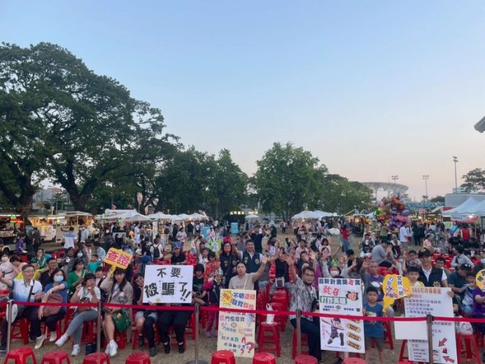 屏東小米縣長偕鐵獅玉玲瓏表演　呼籲全民一起加入「抓車手、斷人頭戶」的打詐行列