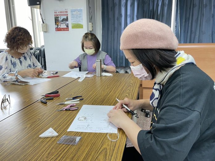 手作創意展新機　基隆社會處金屬線珠寶課啟發就業新路