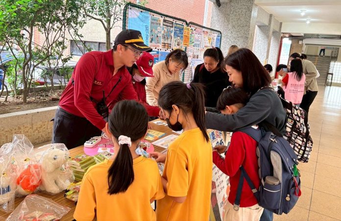 武崙國小校慶活動　消防局設攤宣導　親子同樂學防火