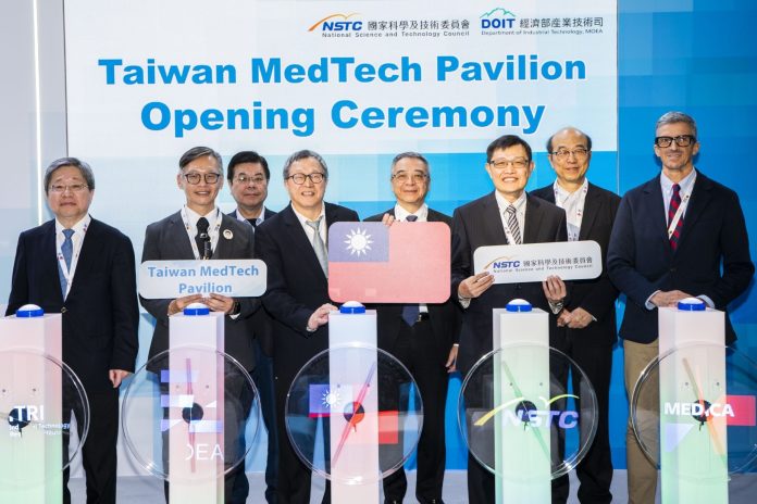 國科會與經濟部領軍「team-taiwan」亮相medica-2025-智慧醫材國家隊秀全方位實力 國科會與經濟部領軍「team-taiwan」亮相medica-2025-智慧醫材國家隊秀全方位實力