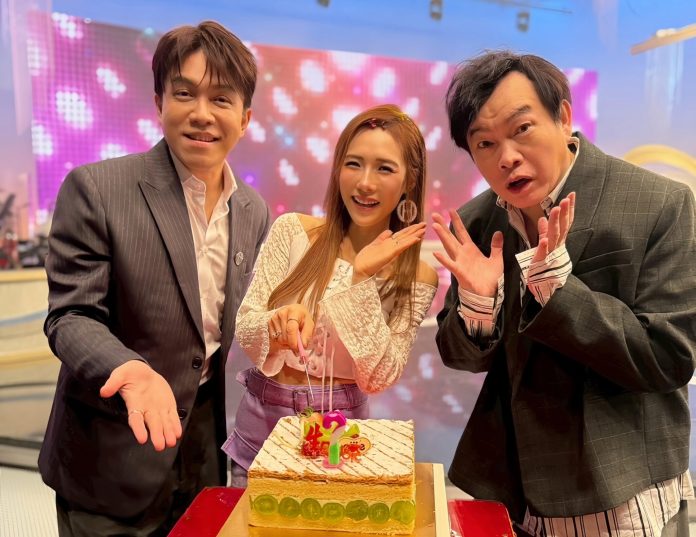 吳申梅-gigi-狂收八顆蛋糕-康康許志豪率近百人棚內齊唱生日快樂