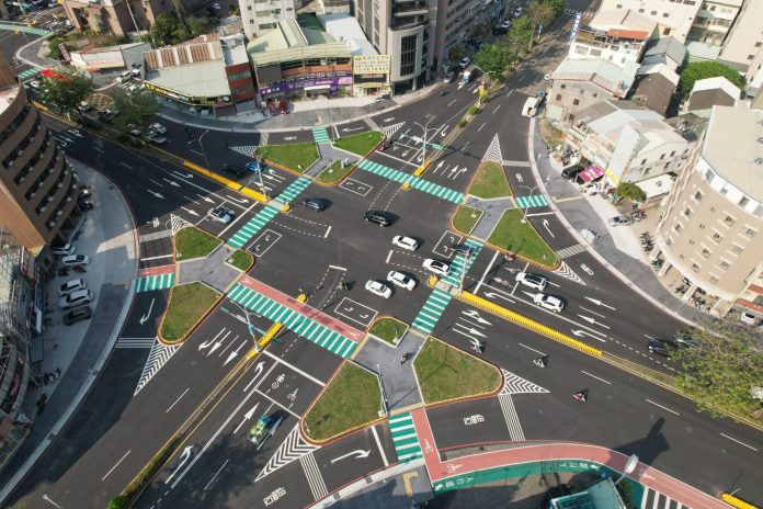 人行道適宜性飆升至83%! 中市人本交通改善績效再創巔峰! 人行道適宜性飆升至83%! 中市人本交通改善績效再創巔峰!