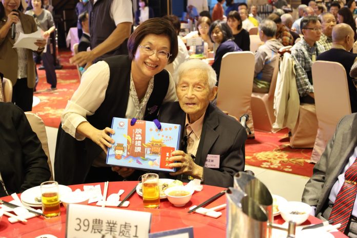 彰化縣政府舉辦退休人員聯誼餐會　700人熱情參與