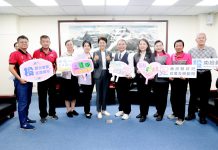 維瓦第捐贈血壓計 許淑華縣長頒感謝狀 維瓦第捐贈血壓計 許淑華縣長頒感謝狀