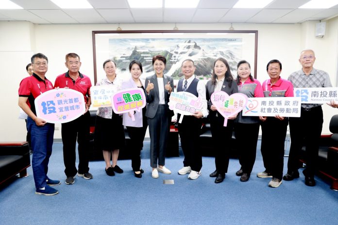 維瓦第捐贈血壓計 許淑華縣長頒感謝狀 維瓦第捐贈血壓計 許淑華縣長頒感謝狀