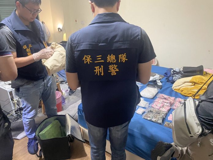 保三總隊掃毒連破2製毒分裝廠 查獲越籍分裝師、槍枝及百萬現金 保三總隊掃毒連破2製毒分裝廠 查獲越籍分裝師、槍枝及百萬現金