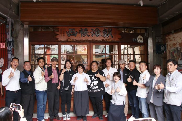 嘉義朝海裱畫店慶95週年　傳承四代工藝成街角館亮點