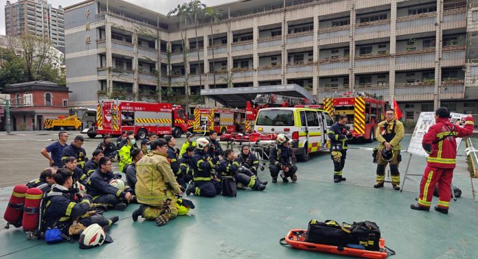 基隆市消防局辦理校園火災實兵演練　強化跨分隊救災戰力